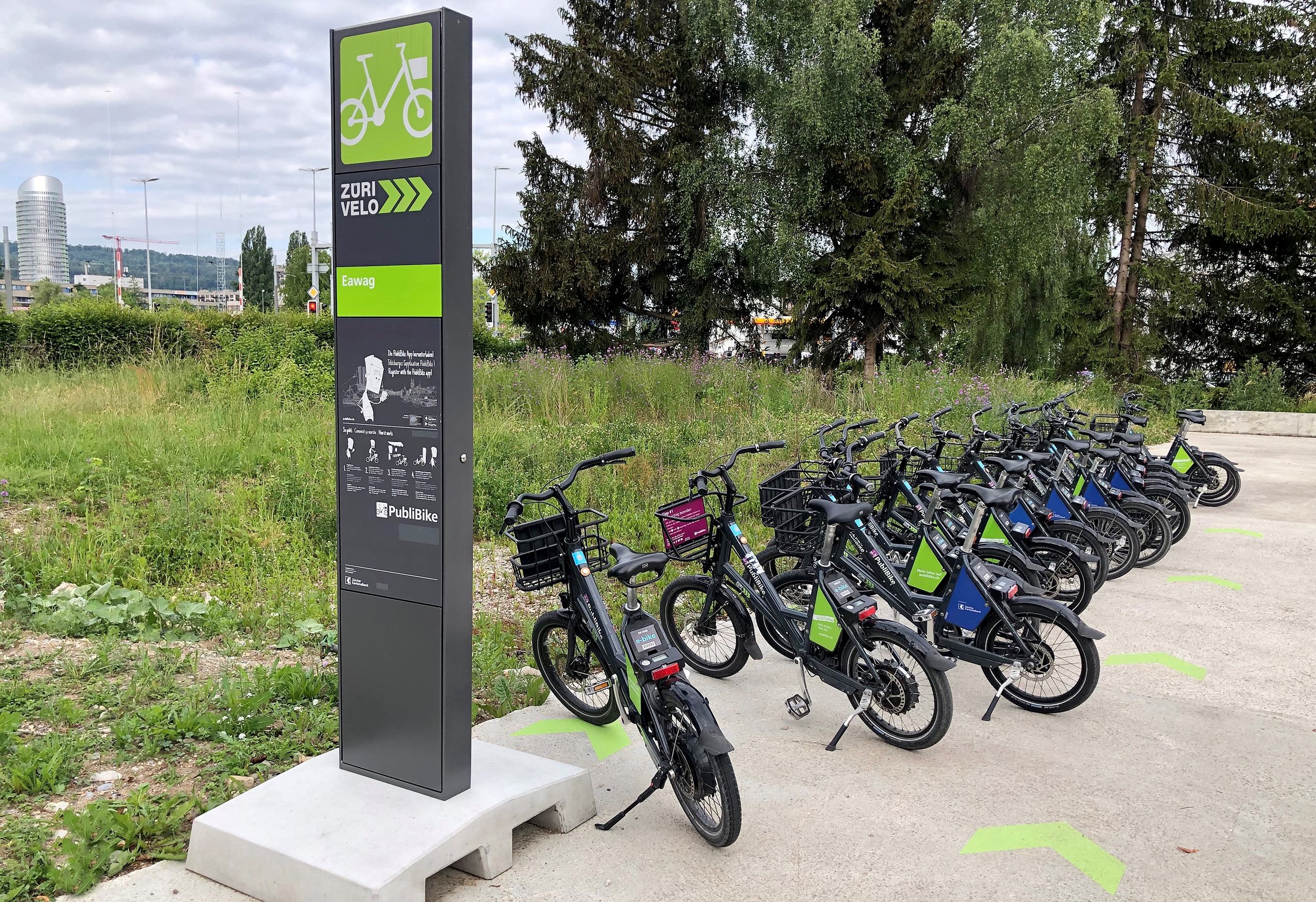 In 2022, Eawag and its environmental team set up a Publibike station at the Dübendorf site, right next to the Forum Chriesbach. Special conditions apply for employees. (Photo: Eawag, Yannik Roth)