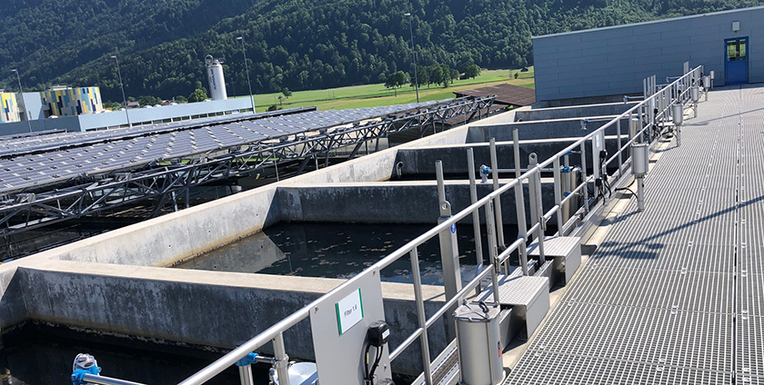 The Glarnerland wastewater treatment plant has 6 GAC filter cells per treatment lane, or a total of 12 x 80 m³ = 960 m³ of GAC filtration volume. One cell per lane is reserved for the replacement of the GAC.