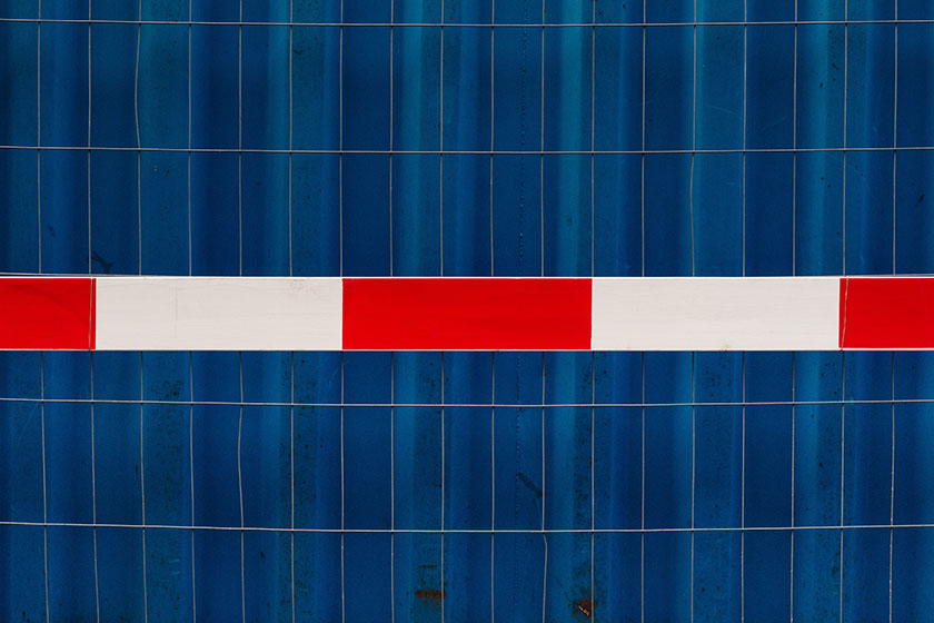 Barriere vor Wand (Samuel Zeller, unsplash) Barriere vor Wand (Samuel Zeller, unsplash)