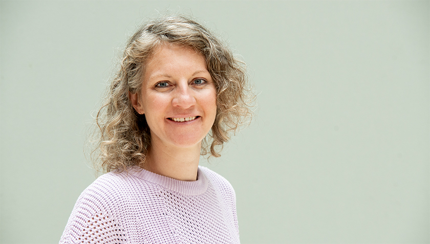 Nadja Contzen is an environmental health psychologist. Among other topics, she investigates the perception of environmental and health risks and what it takes for people to change their behaviour or to accept and use new technologies (Photo: Peter Penicka, Eawag).