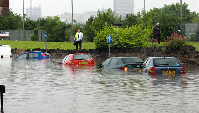 Flood information can be gleaned from social media images and videos. (Picture: Chaudhary, P. et al.: Flood-Water Level Estimation from Social Media Images)