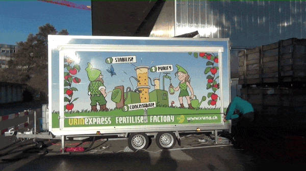 Mobile fertiliser factory on a trailer. (GIF: Stephanie Schnydrig) 