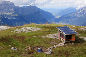 Urine treatment at 2,200 metres - the SAC is also interested in new wastewater treatment solutions for its mountain huts, as shown here with this joint pilot project between the engineering firm Vuna and Eawag. Photo: Michel Riechmann, Eawag