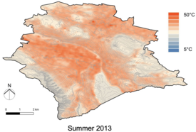 Von Satelliten gemessene Oberflächentemperaturen im Sommer 2013 in Zürich. Hitzeinseln zeichnen sich um den Hauptbahnhof und entlang der Eisenbahn ab, kühler sind Zonen an der Limmat oder auf den bewaldeten Hügeln (Daten: Landsat, Grafik: Eawag; aus den «supplementary materials» der Studie).