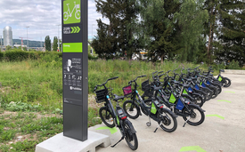 The new PubliBike station at Eawag Dübendorf is one of the projects to promote cycling that were financed form the levy on airline tickets.(Photo: Claudia Carle, Eawag)