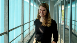 Serina Robinson receives the ERC Starting Grant (Photo: Eawag, Leonardo Biasio).