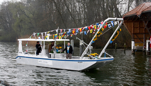 « Otto Jaag », le bateau de recherche du lac de Greifen, lors de son baptême en 2013.