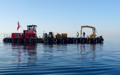 Arbeiten während der Installation der Plattform auf dem Genfersee  (Bilder: Natacha Pasche, 18. Februar 2019 und 19. Februar 2019)