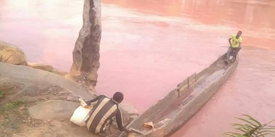 In early August 2021, pollution reached the Kasai River in the Democratic Republic of Congo and turned the water orange-red. (Photo: Frank Stany)
