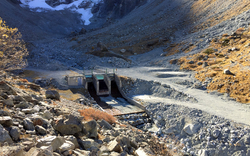 Une prise d’eaux dans la Borgne d'Arolla (Photo : Chrystelle Gabbud)