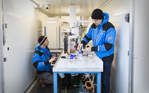 A view of the measurement trailer’s interior. (Photo: Eawag)