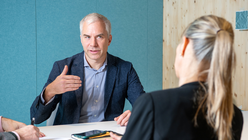 Mit der gemeinsamen Initiative wollen Tanja Zimmermann und Martin Ackermann Antworten auf den Klimawandel liefern. (Foto: Marion Nitsch, Empa)