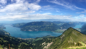 View of Lakes Thun (left) and Brienz. (Photo: Carmela Dönz)