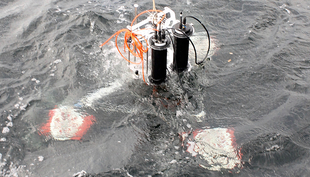 All the way down: researchers used a submersible robot to measure oxygen concentrations throughout the water column in Lake Geneva. Photo: EPFL