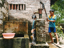 Pompes à eau typiquement utilisées au Viêt Nam   (© Eawag) 