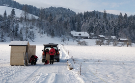 Field work at the measurement hut in Aeschau in January 2019. (Image: Andrea Popp)