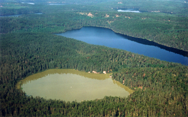 Limpides ou turbides ? Les lacs peu profonds peuvent soudainement basculer. (Photo : International Institute for Sustainable Development IISD – Experimental Lakes Area ELA, Canada)