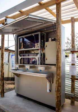 The central part of the mobile handwashing station is the water module from the Blue Diversion Autarky Project. (Photo: Autarky, Eawag)