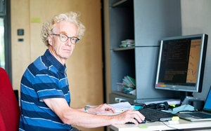 Peter Reichert at his computer workstation. (Photo: Peter Penicka, Eawag)