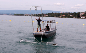 The research project covers an entire annual cycle and records the turbulence and circulation movements in the lake down to great depths with centimetre precision. (Photo: LéXPLORE)