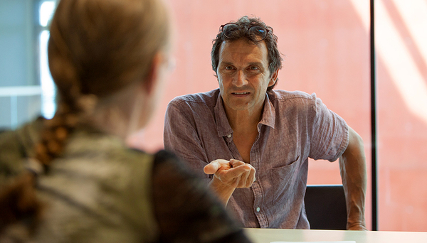 Interview avec Adriano Joss (Photo: Raoul Schaffner)