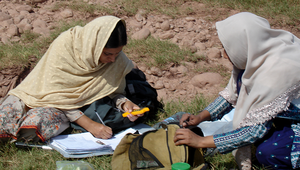 Prélèvements d’échantillons dans une station de pompage d’eaux souterraines du district de Gujrat, dans la province du Pendjab (Photo : Tasawar Khanam, Comsats)