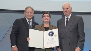 Eawag-Direktorin Janet Hering an der Einführungszeremonie der «National Academy of Engineering» in Washington. Foto: Cable Risdon für NAE