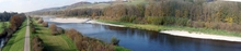 Hoch- und Niederwasser oder Aufweitungen von korrigierten Gerinnen beeinflussen die In- und Exfiltrationsprozesse zwischen Fluss- und Grundwasser. Im Bildpaar die Thur. 