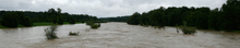 Hoch- und Niederwasser oder Aufweitungen von korrigierten Gerinnen beeinflussen die In- und Exfiltrationsprozesse zwischen Fluss- und Grundwasser. Im Bildpaar die Thur. 