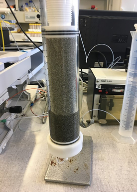 Filtration column at the Eawag laboratory (Photo: Eawag)