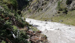 Une crue artificielle sur la rivière Spöl. (Photo: Gabriele Consoli, Eawag)