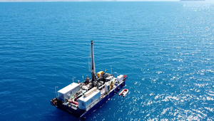 La piattaforma di perforazione dell'ICDP sul lago Nam Co, a 4718 metri sul livello del mare (Foto: ICDP)