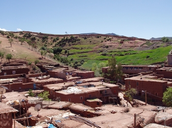 Les deux villages Asselda Un et Asselda Deux ne disposaient au début du projet que d'égouts de fortune. Photo: Palvamar