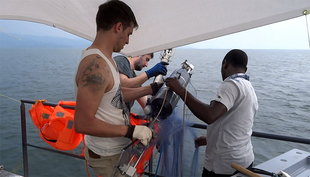 [Translate to English:] Messkampagne im März 2018 auf dem Kivu-See, Ostafrika. (Foto: Eawag)