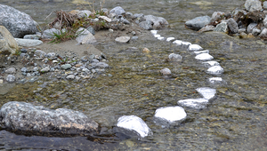 Artists in Labs: “Land Art” in the Roseg Valley (Photo: Peter Penicka, Eawag)