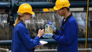 Collection of wastewater samples at the Werdhölzli treatment plant in Zurich (Photo: Peter Penicka, Eawag)