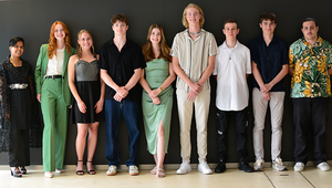  (from left to right) Halder Lia, Laborantin EFZ Chemie, Gsell Annina, Laborantin EFZ Chemie, Eberhard Jennifer, Laborantin EFZ Chemie, Rohrbach Andrin, Laborant EFZ Chemie, Isenschmid Sina, Laborantin EFZ Chemie, Hofland Max, Laborant EFZ Biologie, Erni David, ICT Fachmann EFZ, Tobler Pascal, Laborant EFZ Chemie, Pepe Alessandro, Laborant EFZ Chemie (Photo: Peter Penicka)