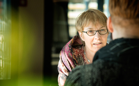 Tove Larsen in conversation. (Photo: Peter Penicka, Eawag)