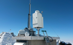 The researchers emptied and analysed the contents of the precipitation collector on the Pic du Midi once a week for two years.  (Photo: Elke Suess)