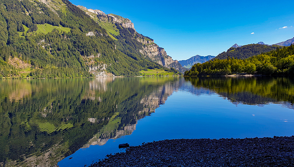 Lac du Klöntal. Photo: Martin Koebke, iStock