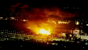 Fig. 1 : Le violent incendie survenu à Schweizerhalle provoqua une pollution environnementale catastrophique. 30 ans après, le bilan en terme de protection des eaux est néanmoins globalement positif. 
