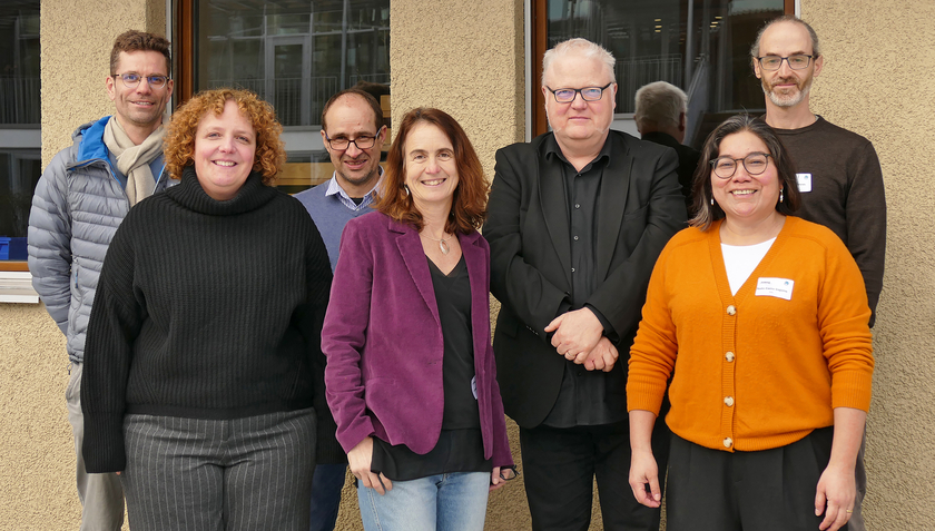 Die Leitung des Biodiversitätszentrums mit WSL-Direktor Rolf Holderegger und einem Teil des Lenkunsausschusses (v.l.n.r.): Benjamin Dauphin (WSL), Philine Feulner (Eawag), Frank Krumm (WSL), Catherine Graham (Co-Leitung, WSL), Rolf Holderegger, Nadia Castro (Koordinatorin), Blake Matthews (Co-Leitung, Eawag). (Foto: Beate Kittl, WSL)