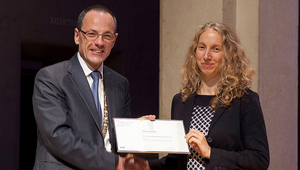 Lors de la Journée des EPF 2014, Lisa Scholten s’est vu remettre le «Prix Otto Jaag pour la protection des eaux» qui lui a été décerné pour sa thèse (Photo: ETH Zürich - Giulia Marthaler)