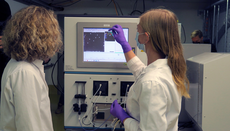 Le acque reflue trattate possono essere monitorate in continuo grazie al monitoraggio online con organismi. I dati così ottenuti consentono di reagire rapidamente a una contaminazione acuta. (Foto: Centro Ecotox) Le acque reflue trattate possono essere monitorate in continuo grazie al monitoraggio online con organismi. I dati così ottenuti consentono di reagire rapidamente a una contaminazione acuta. (Foto: Centro Ecotox)
