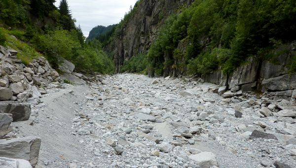 En aval des barrages concédés avant 1992, le débit résiduel est encore aujourd'hui très faible à de nombreux endroits. (zvg)
