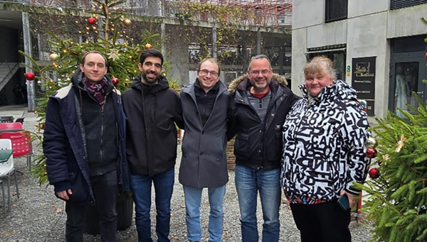 Bioanalytik Gruppe im Dezember 2025, von links nach rechts: Mihai-Ovidiu Degeratu, Rafael Reis, Severin Ammann, René Schönenberger, Ksenia Groh (Foto: René Schönenberger)