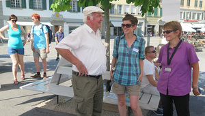 Christine Weber and Britta Allgöver explain passers-by the fish migration