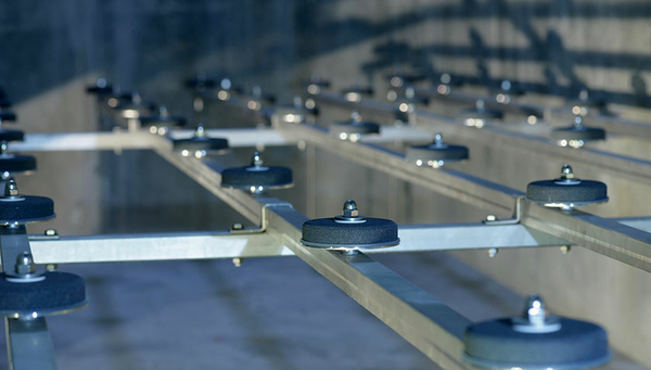 Ozone is blown into the treated wastewater through these diffusers (WWTP Neugut, Dübendorf; photo: Max Schachtler) .