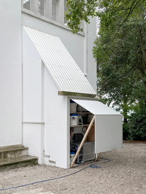 The Nutrient Harvester extracts around 1 kilogram of dry fertiliser from 30 litres of urine. (Photo: ARCH+ SUMMACUMMFEMMER BÜRO JULIANE GREB)