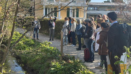 Excursion pendant l'atelier sur le développement urbain et la biodiversité avec des spécialistes des cantons et des communes (photo : Tural Aliyev).